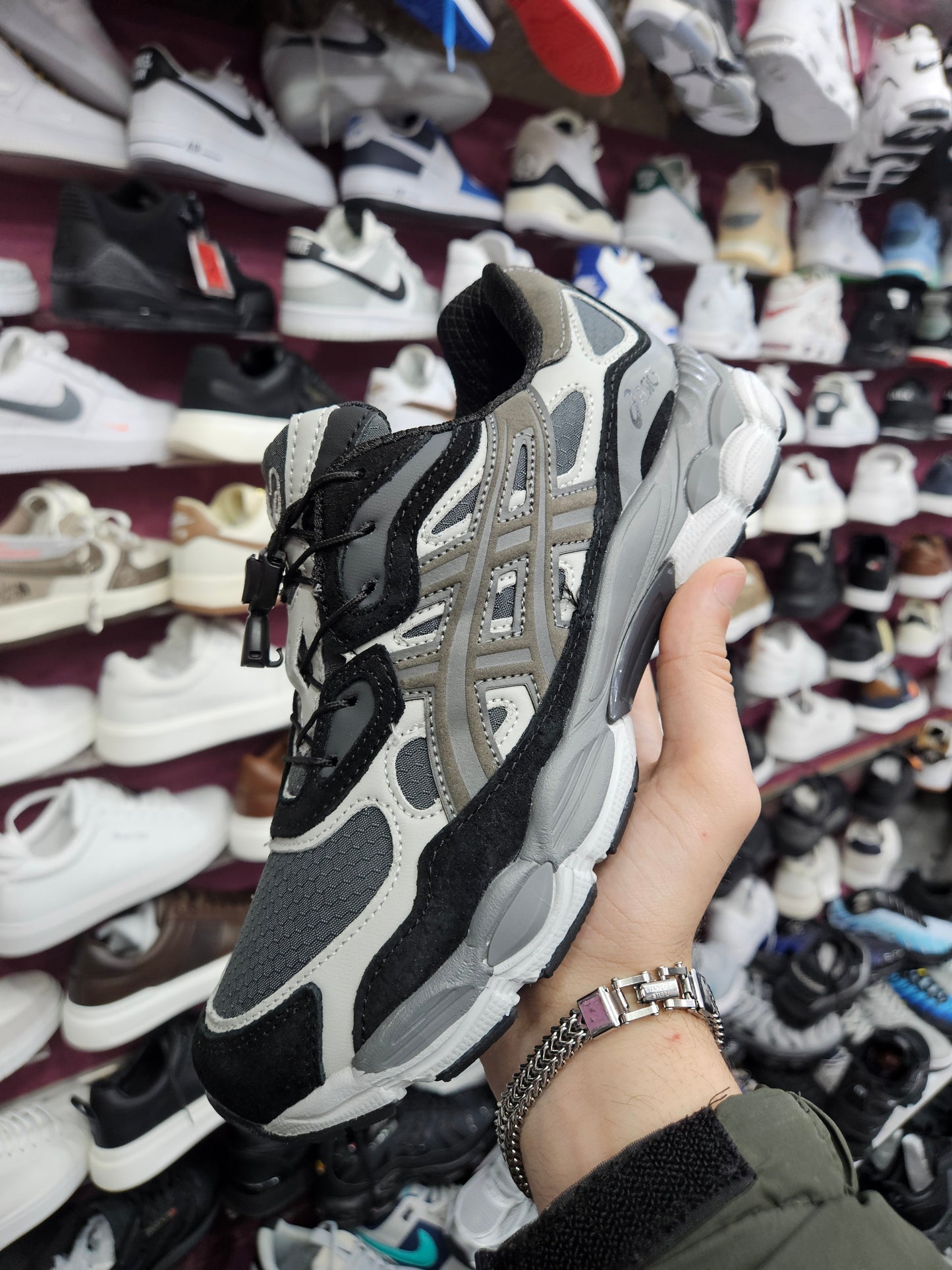ASICS Gel brown
