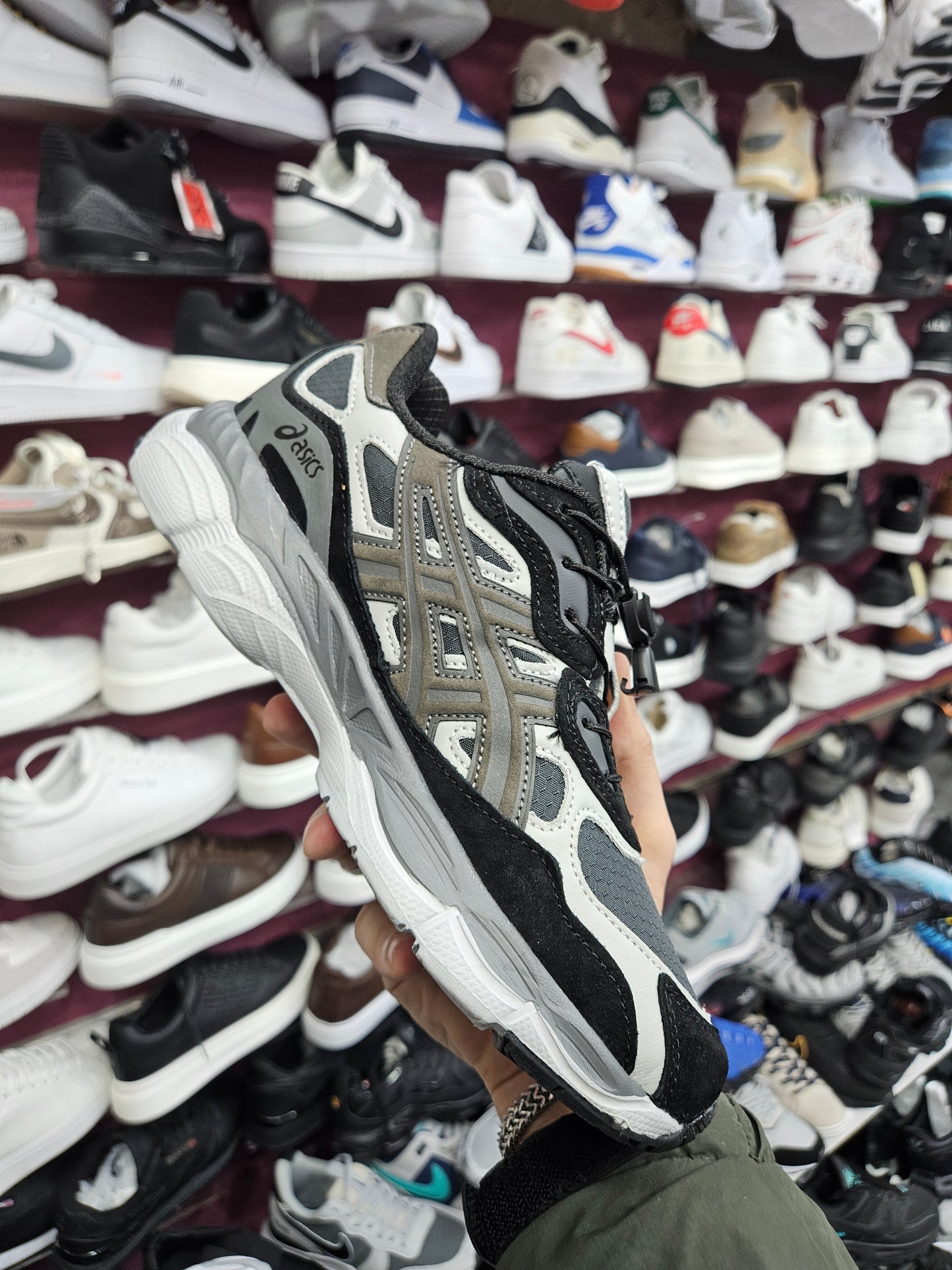 ASICS Gel brown