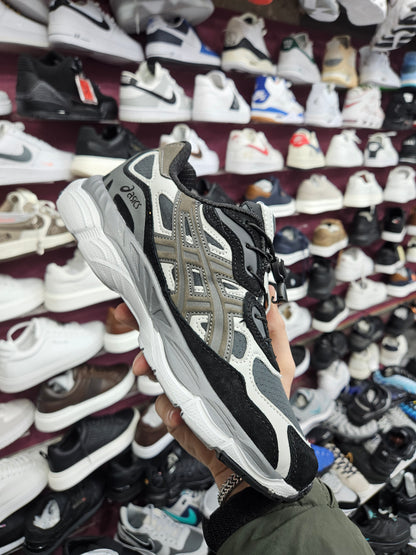 ASICS Gel brown