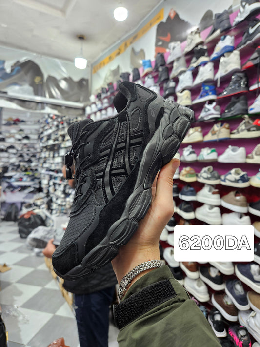 Asics triple black