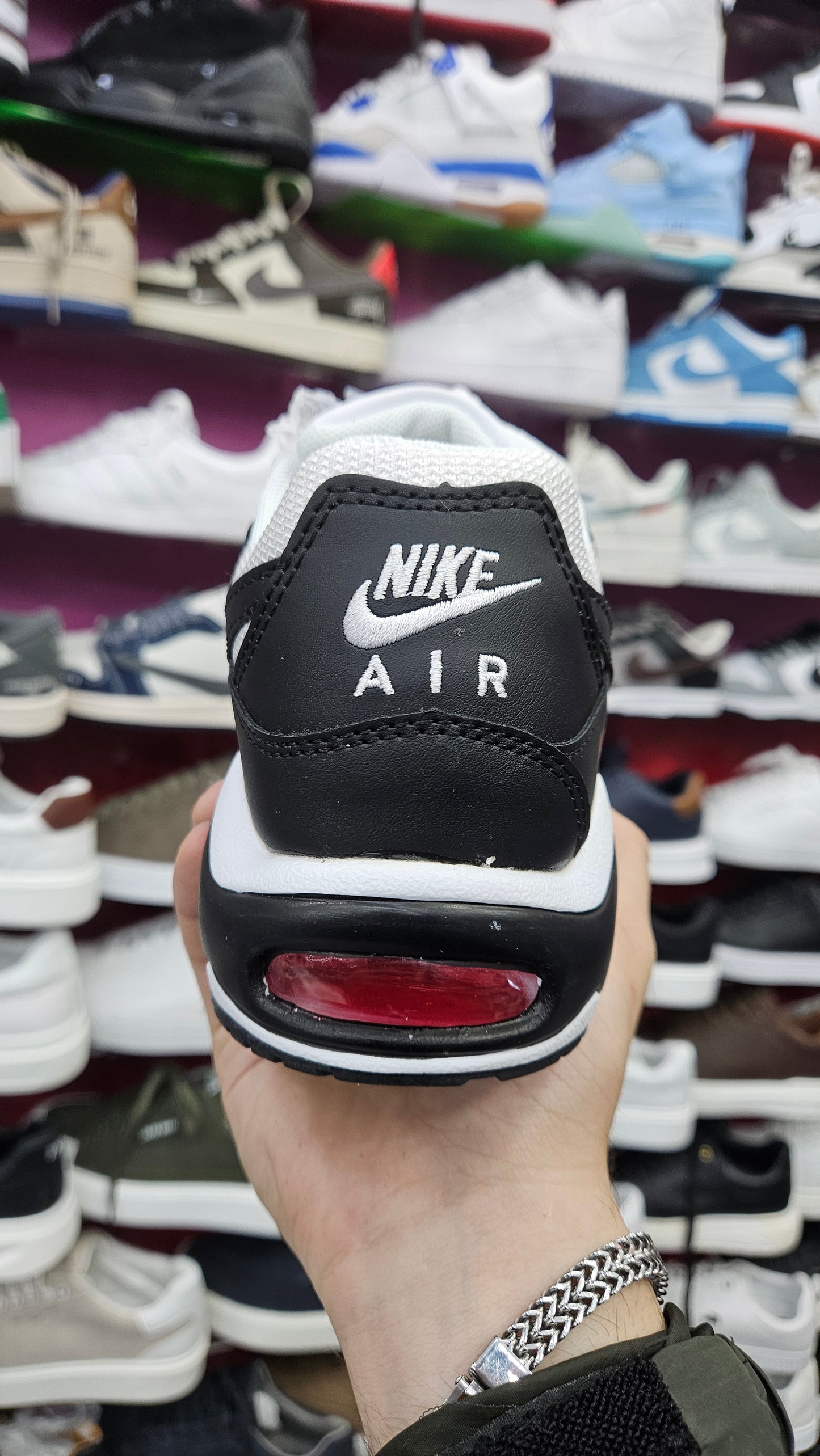 Nike Air Max Command blanc et noire