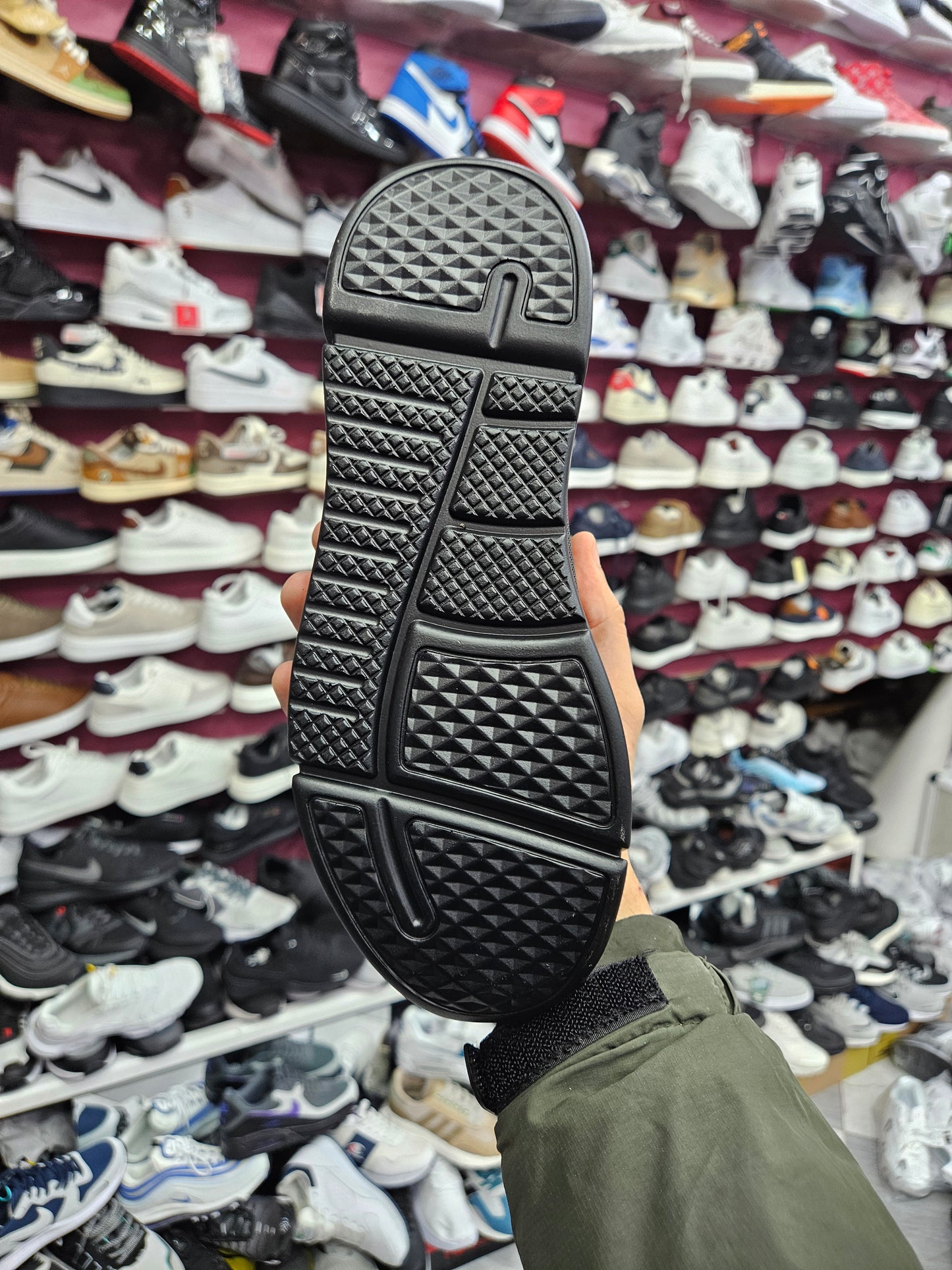 Harmont & Blain black