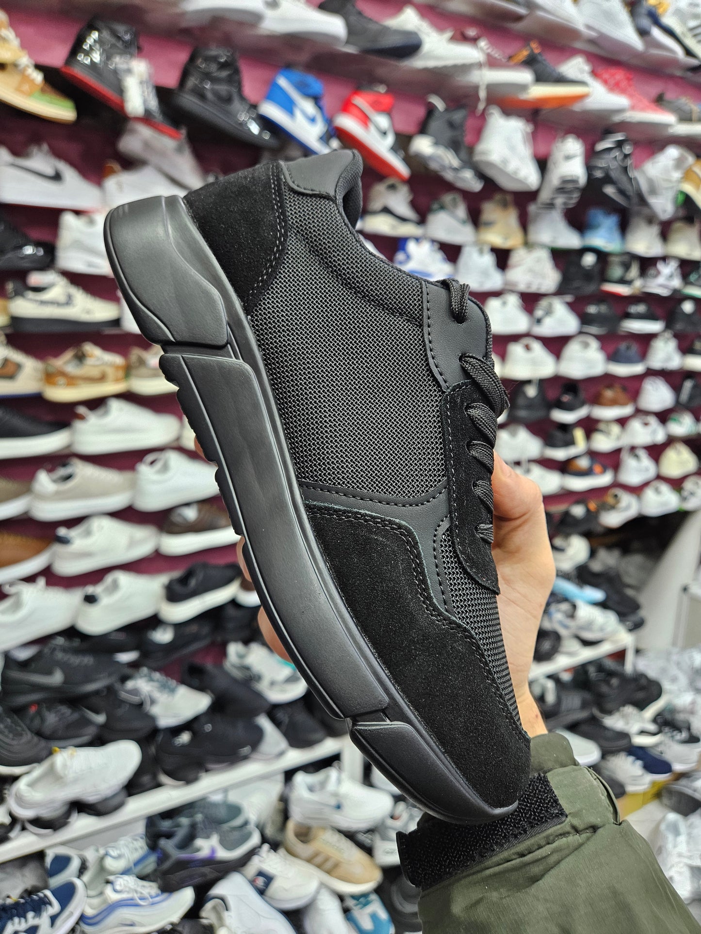 Harmont & Blain black