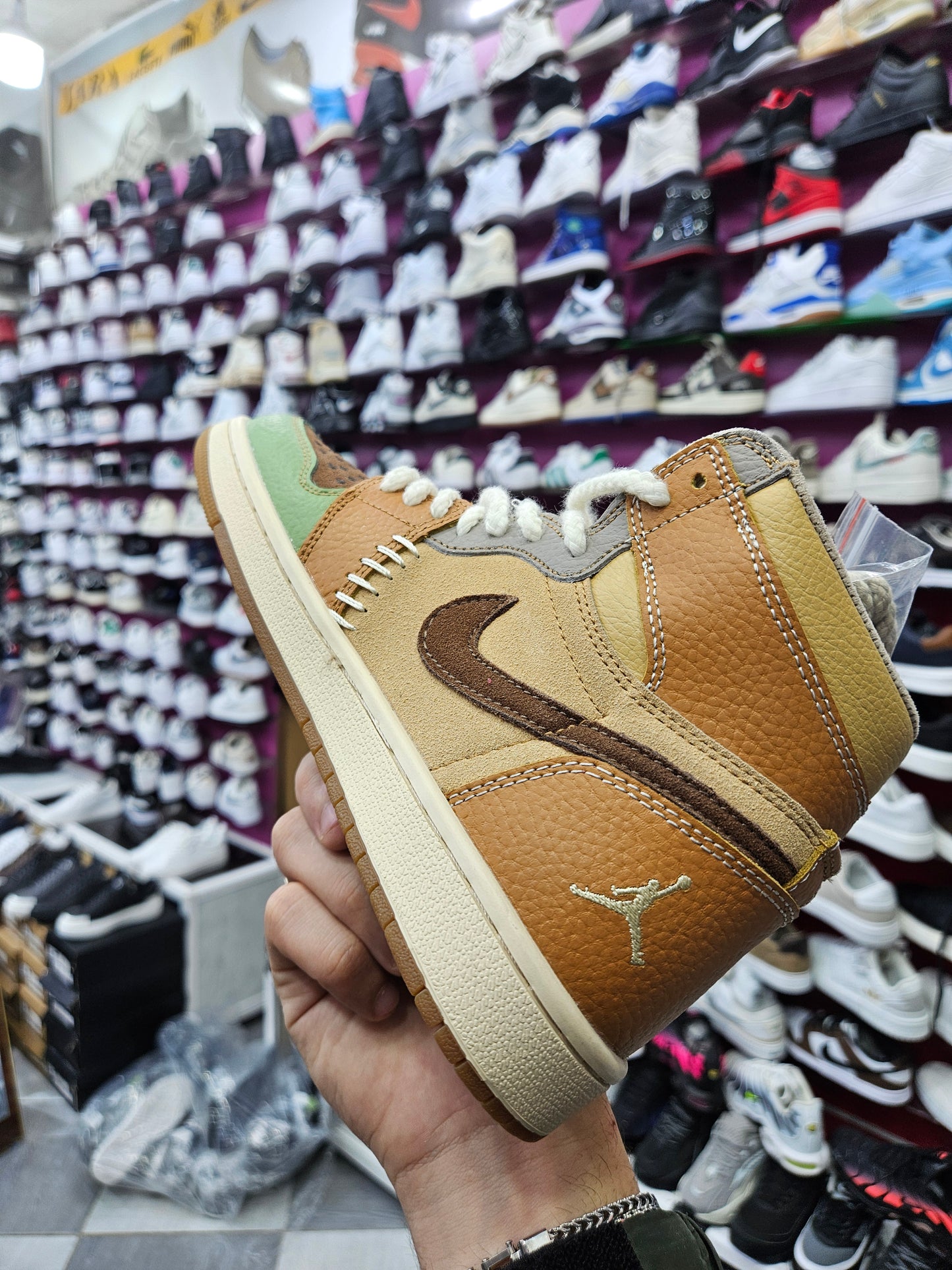 Air jordan one high brown